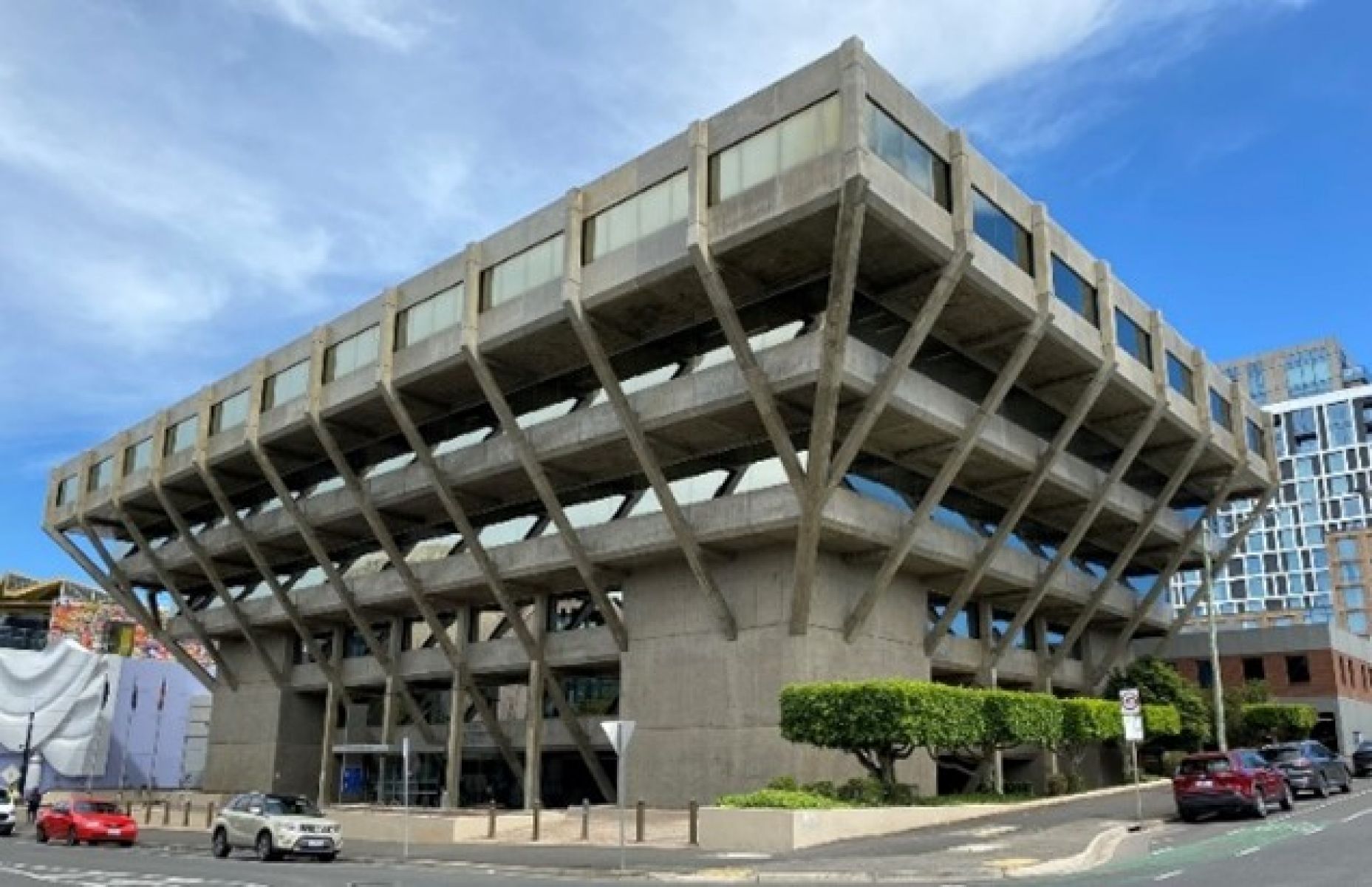 Image shows an exterior shot of Geelong State Government Offices.